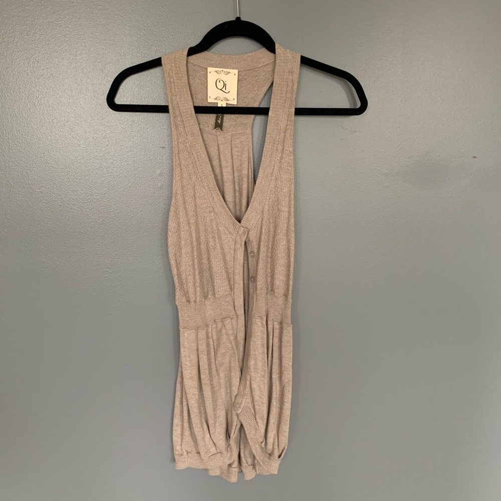QI Cardi Vest Tan Size Small